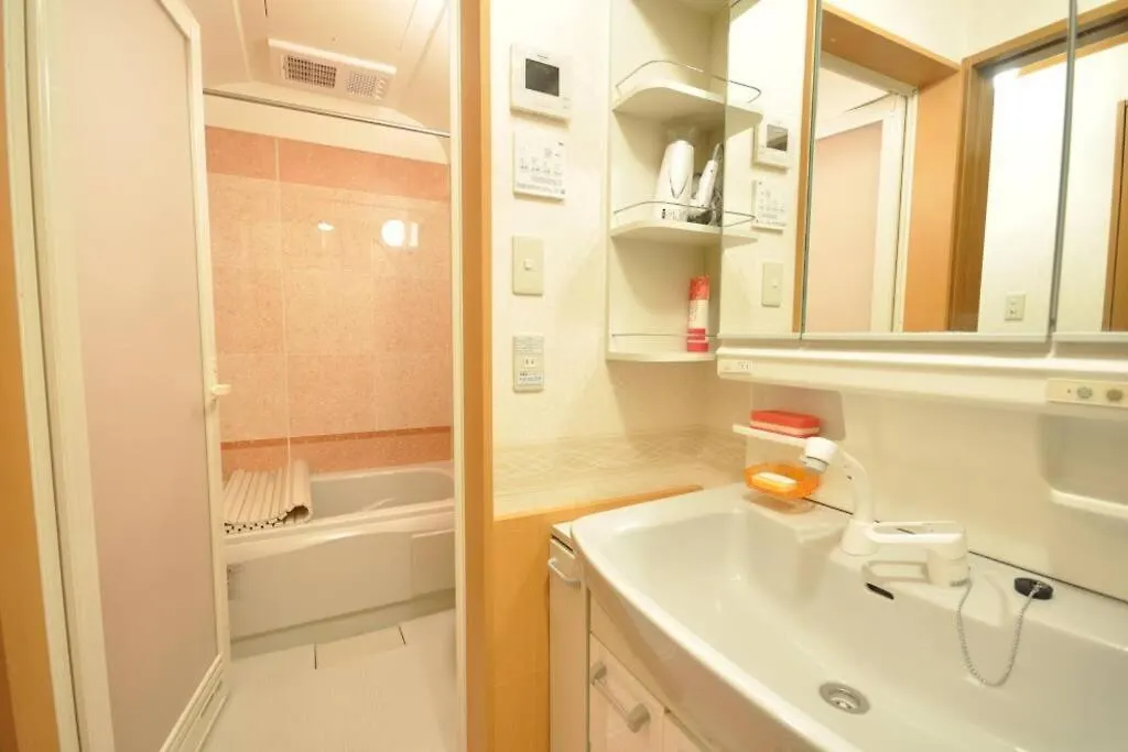 2S Jr Yamanote Komagome, 3 Storey 101Sq 4Br, Freepark Tokyo