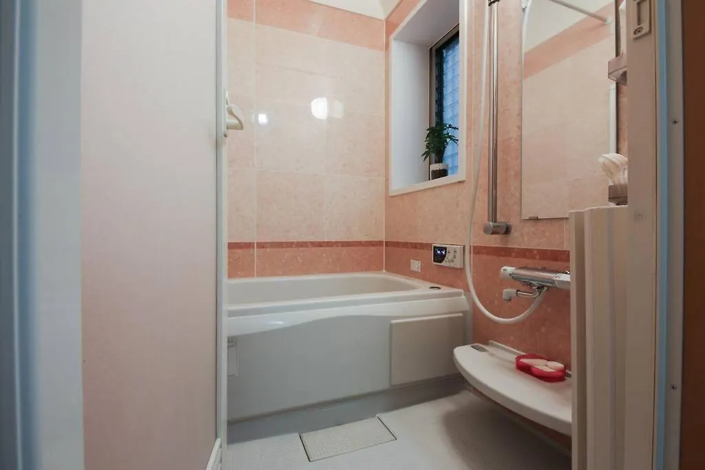 Holiday home 2S Jr Yamanote Komagome, 3 Storey 101Sq 4Br, Freepark Tokyo Japan
