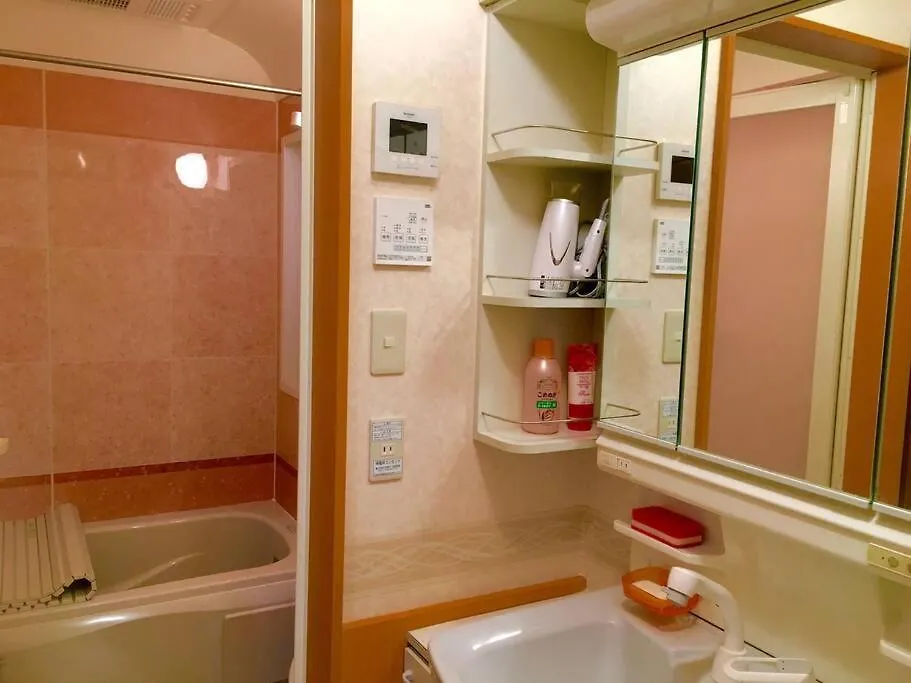 Holiday home 2S Jr Yamanote Komagome, 3 Storey 101Sq 4Br, Freepark Tokyo Japan