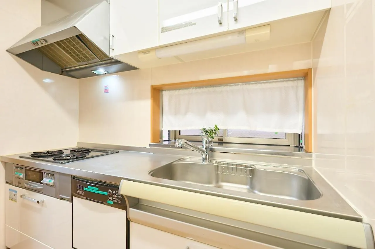 2S Jr Yamanote Komagome, 3 Storey 101Sq 4Br, Freepark Токио