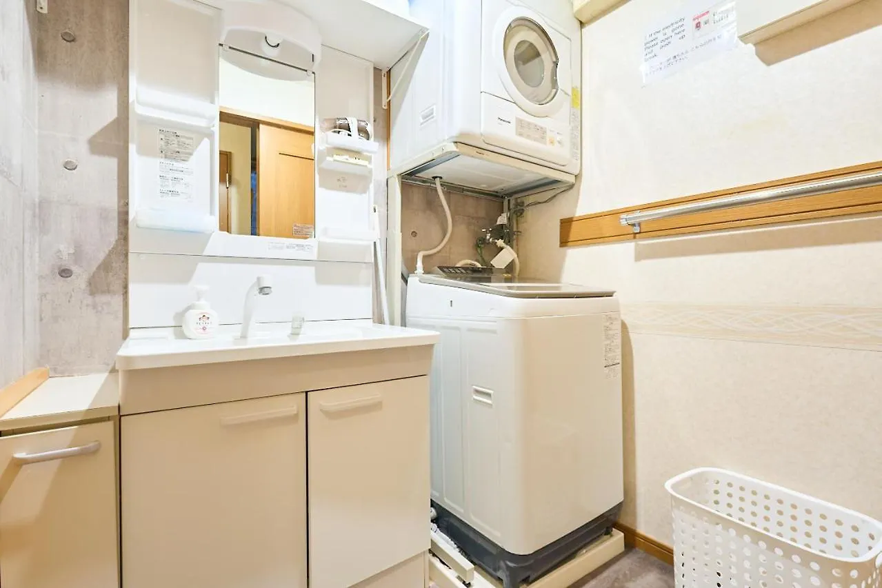 2S Jr Yamanote Komagome, 3 Storey 101Sq 4Br, Freepark Токио 0*,  Япония