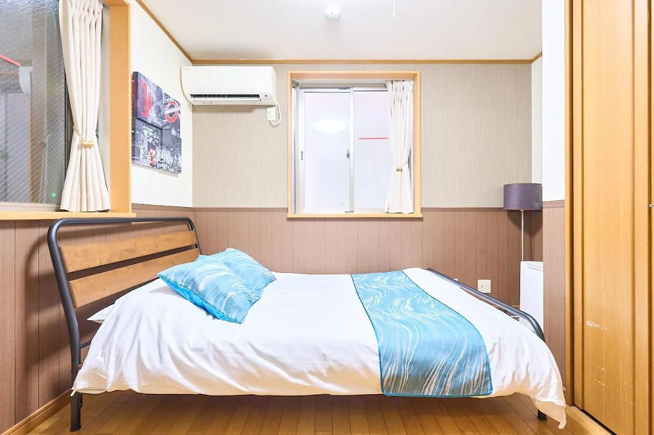 2S Jr Yamanote Komagome, 3 Storey 101Sq 4Br, Freepark Токио 0*,  Япония