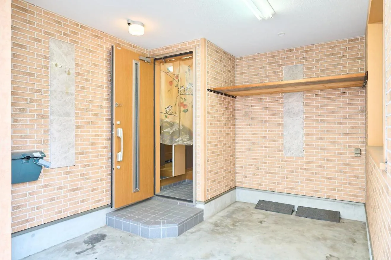 2S Jr Yamanote Komagome, 3 Storey 101Sq 4Br, Freepark Токио 0*,  Япония